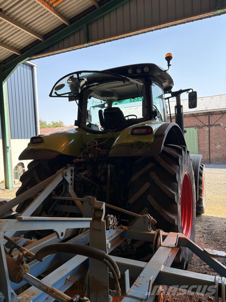 CLAAS AXION 810 Traktori