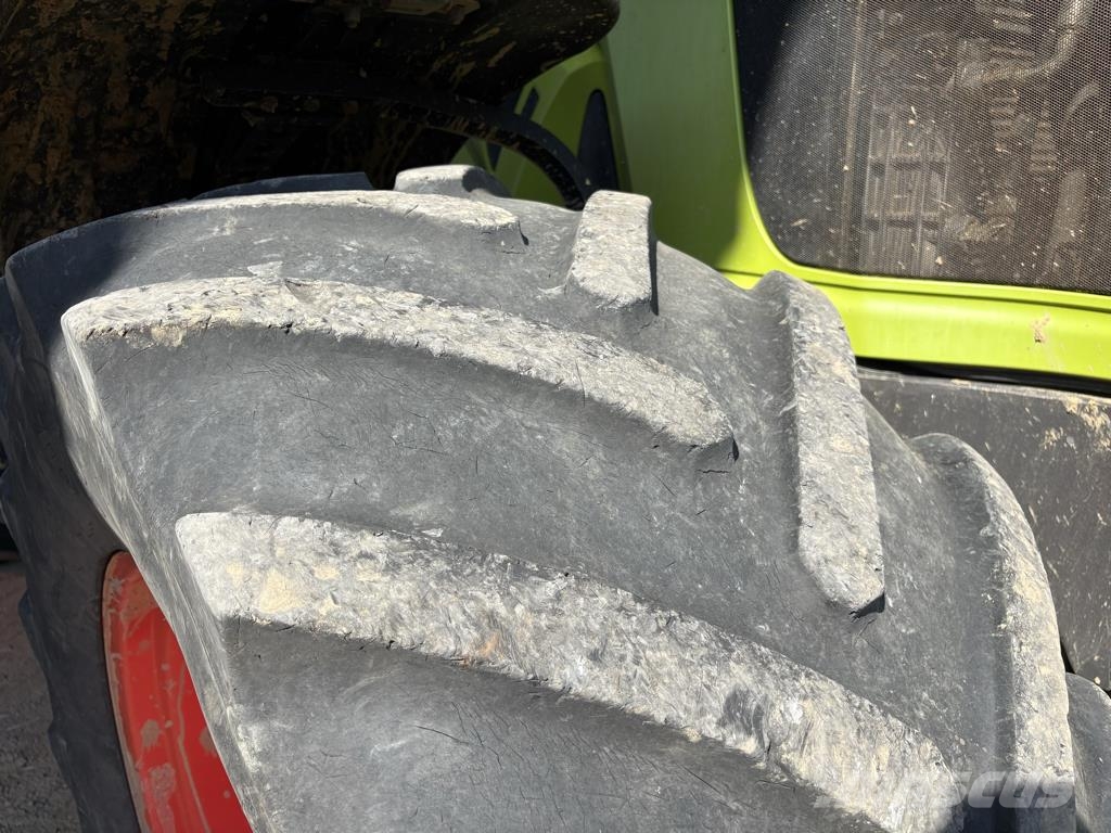 CLAAS AXION 810 Traktori