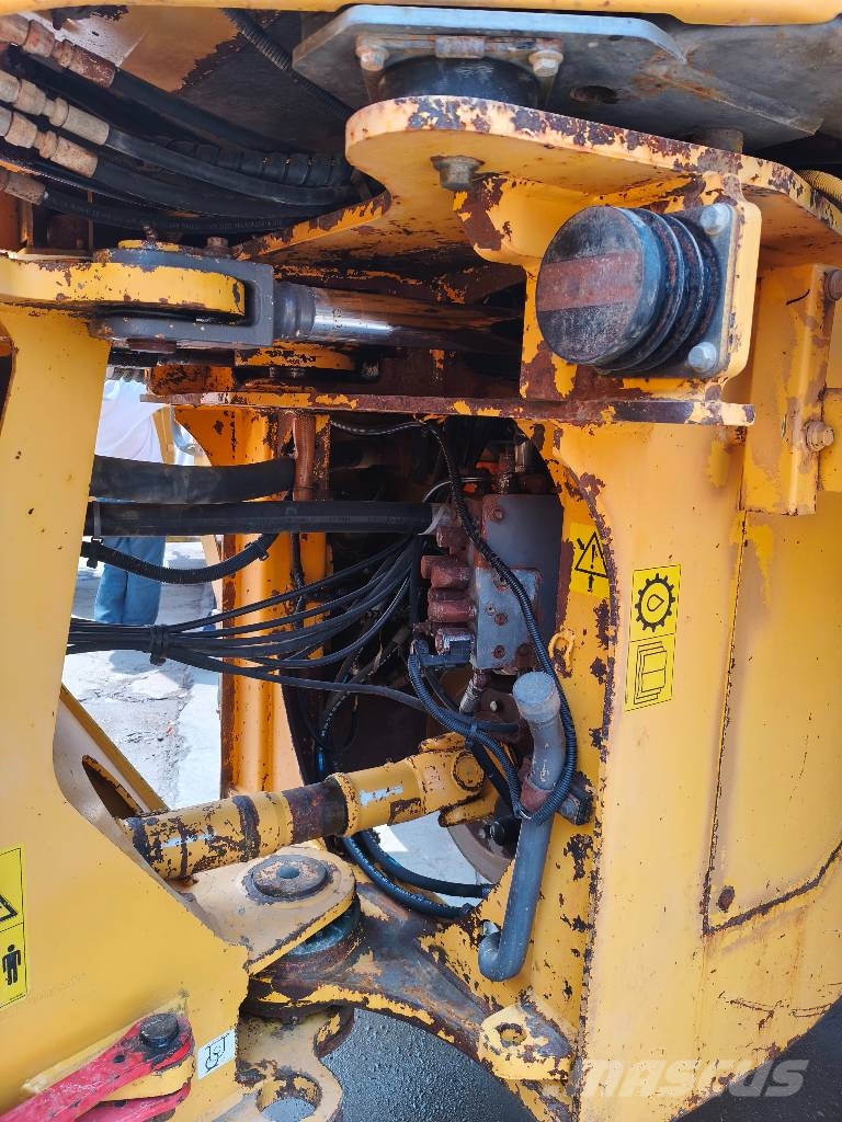 Volvo L 120 Kolesni nakladalci