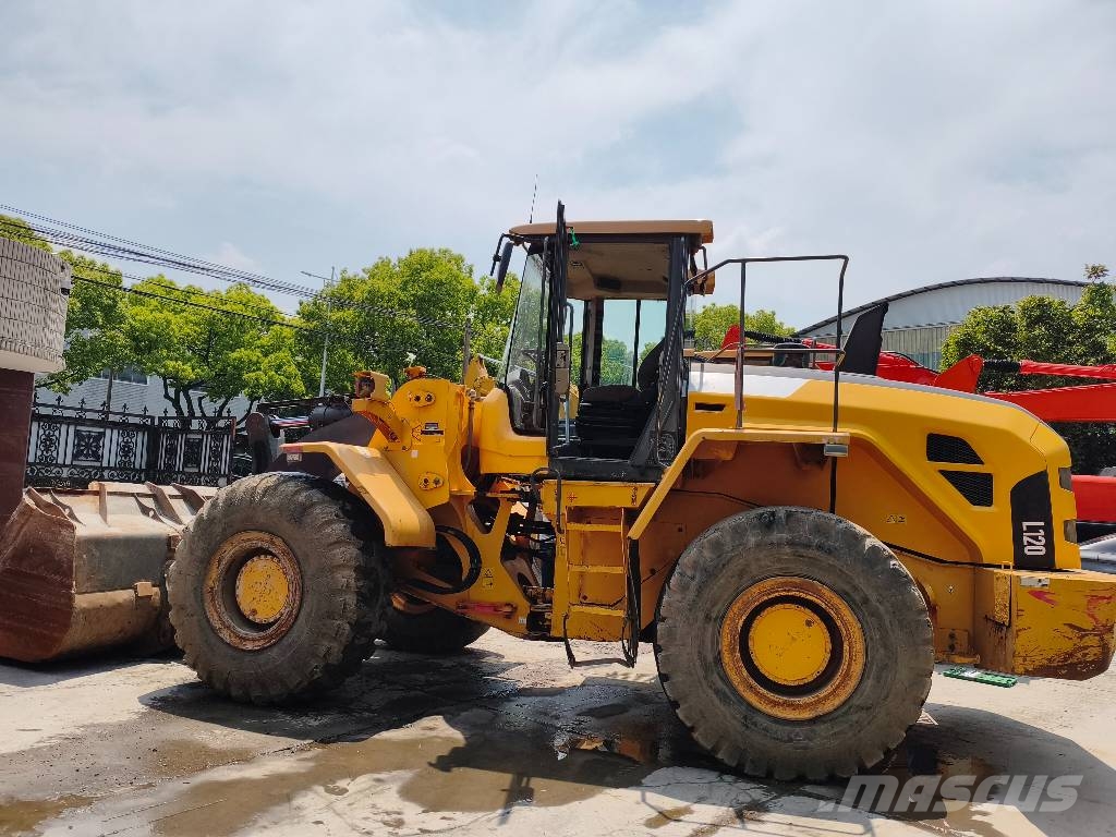 Volvo L 120 Kolesni nakladalci