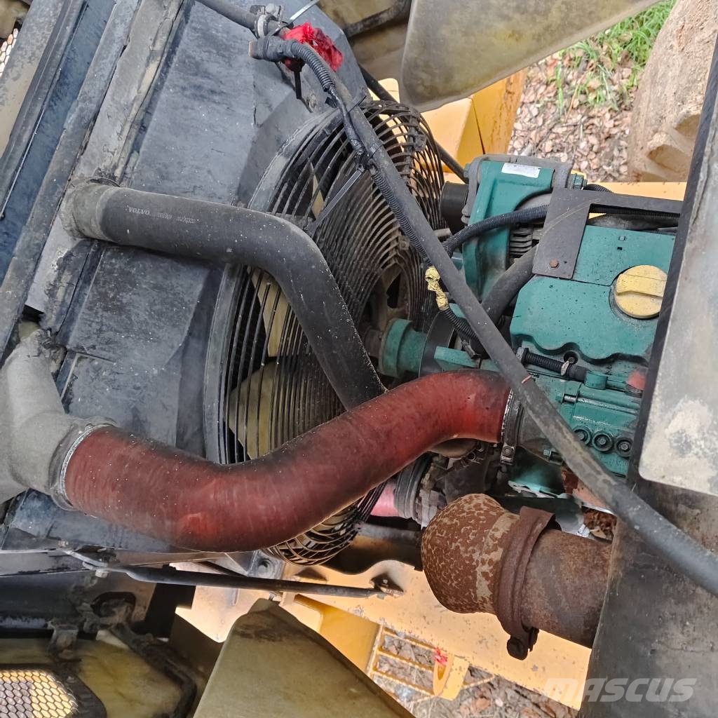 Volvo L 120 Kolesni nakladalci