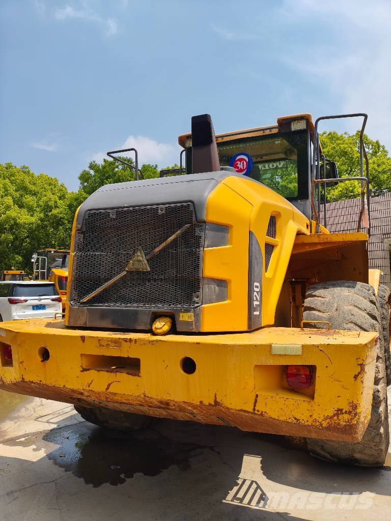 Volvo L 120 Kolesni nakladalci
