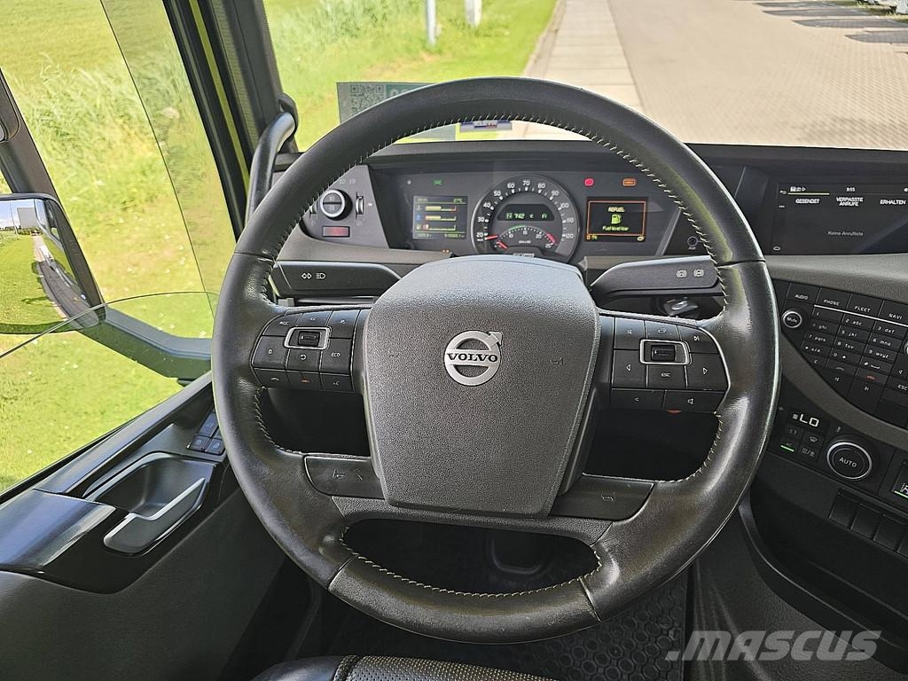 Volvo FH 750 6X4 LIFTAXLE RETARD. Camiones elevadores de gancho