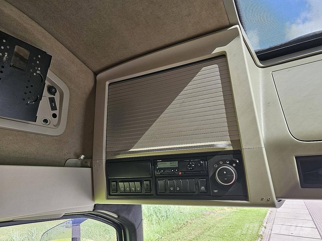 Volvo FH 750 6X4 LIFTAXLE RETARD. Camiones elevadores de gancho