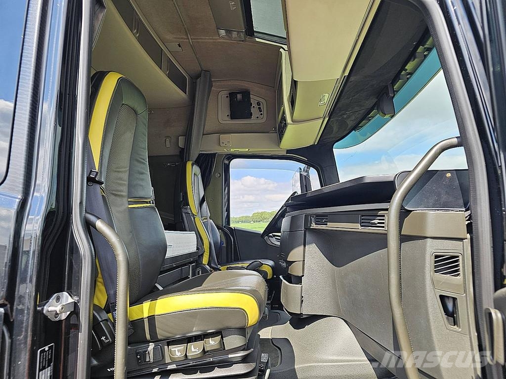 Volvo FH 750 6X4 LIFTAXLE RETARD. Camiones elevadores de gancho