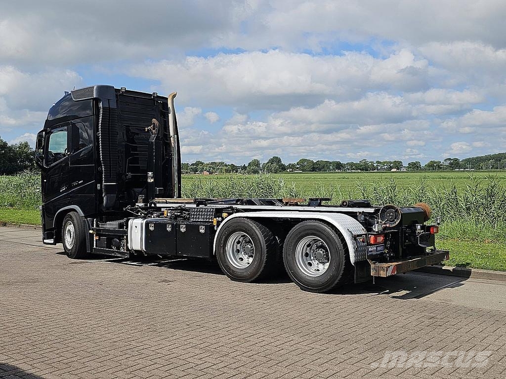Volvo FH 750 6X4 LIFTAXLE RETARD. Camiones elevadores de gancho