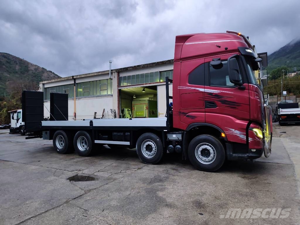 Iveco X-Way 570 شاحنات مسطحة / أوناش