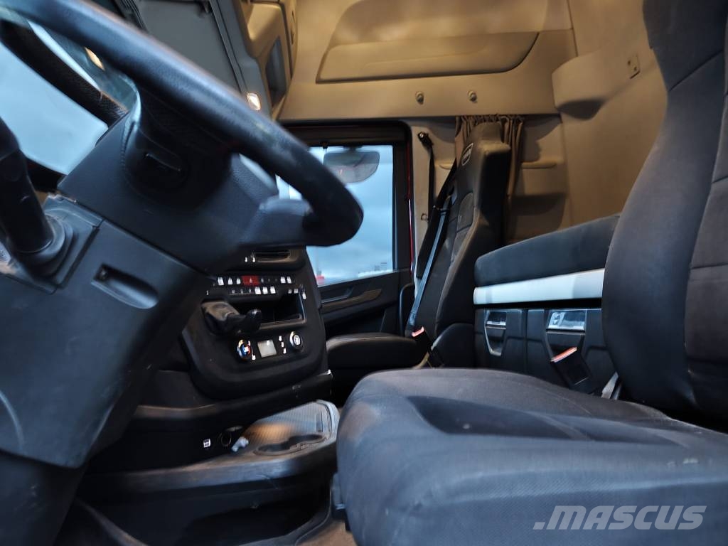 Iveco X-Way 570 شاحنات مسطحة / أوناش