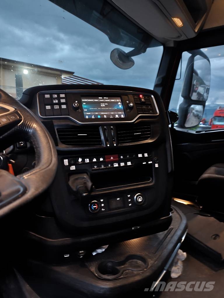 Iveco X-Way 570 شاحنات مسطحة / أوناش