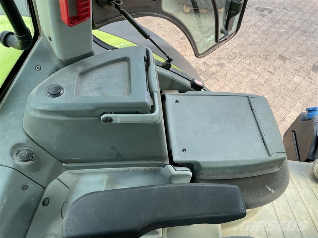 CLAAS Axion 810 Tractoare