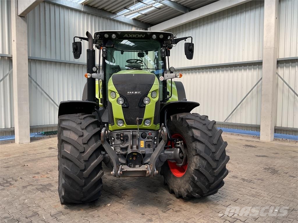 CLAAS Axion 810 Tractoare