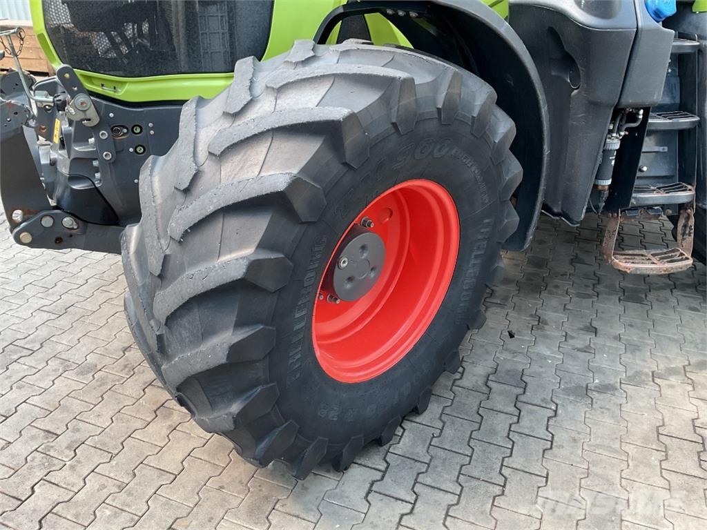 CLAAS Axion 810 Tractoare