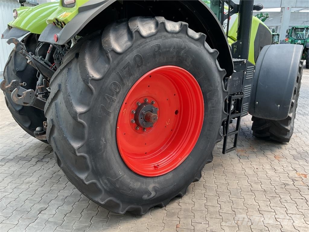 CLAAS Axion 810 Tractoare