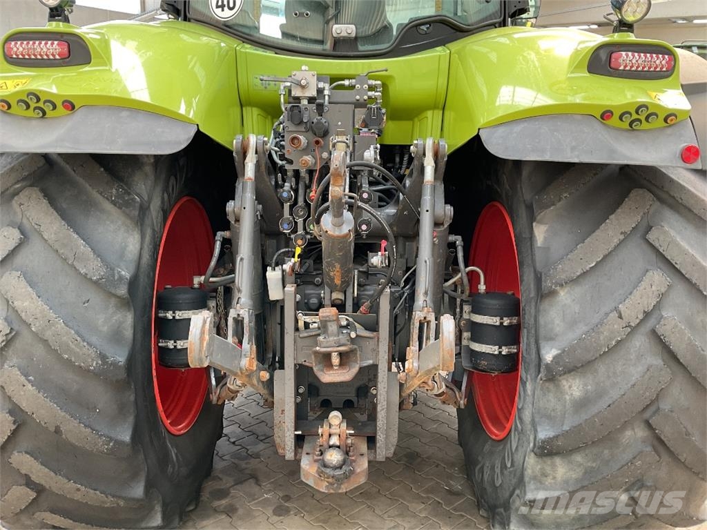 CLAAS Axion 810 Tractoare