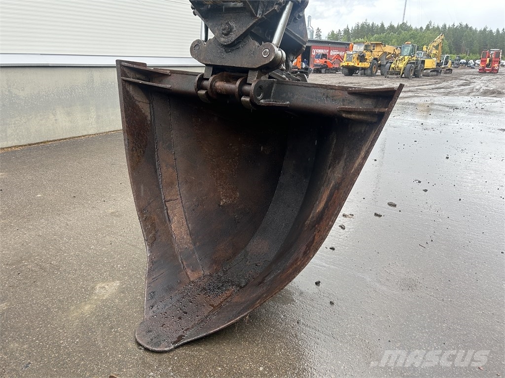 New Holland E175LC KALLISTAJALLA حفارات زحافة