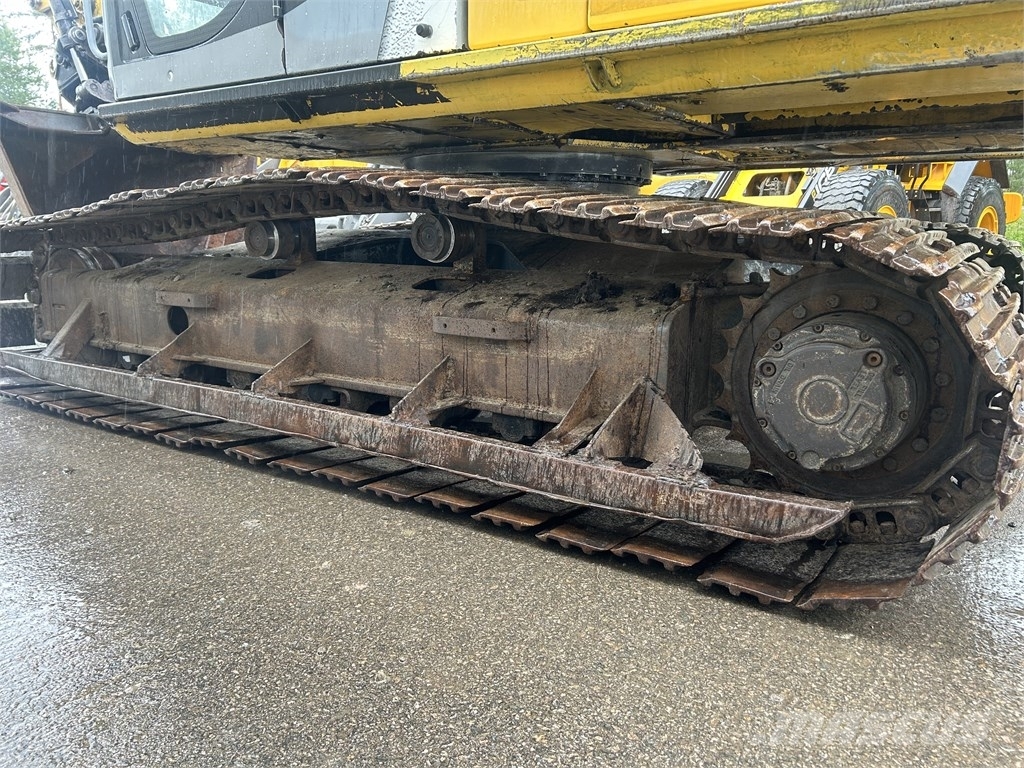 New Holland E175LC KALLISTAJALLA حفارات زحافة