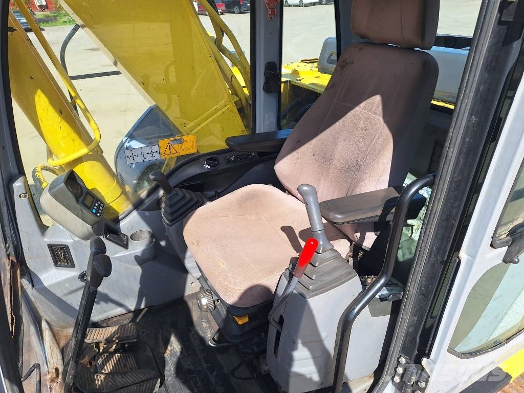 New Holland E175LC KALLISTAJALLA حفارات زحافة