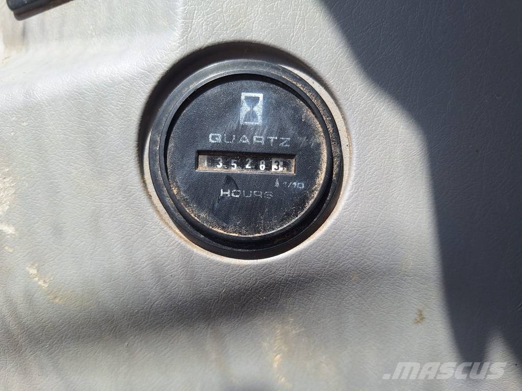 New Holland E175LC KALLISTAJALLA حفارات زحافة