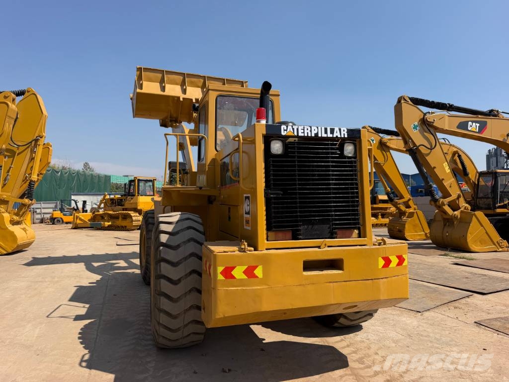 CAT 966D Kolesni nakladalci