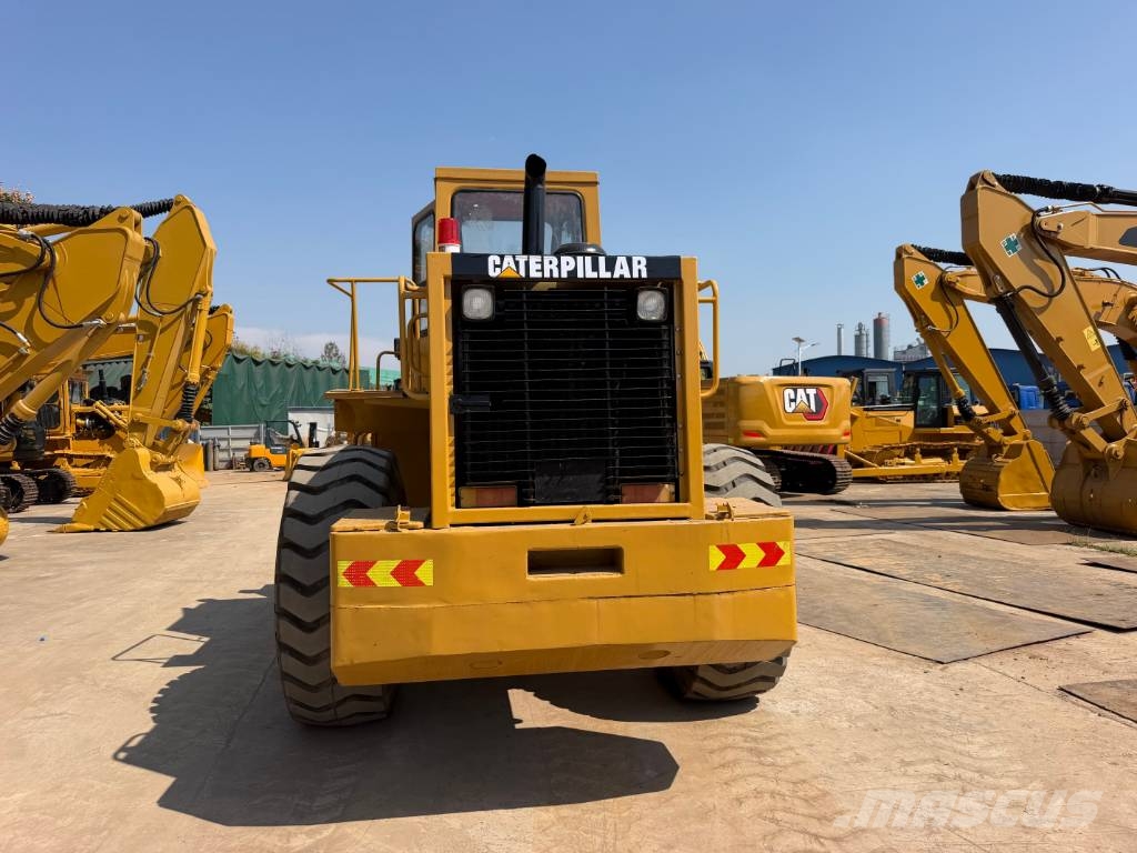 CAT 966D Kolesni nakladalci