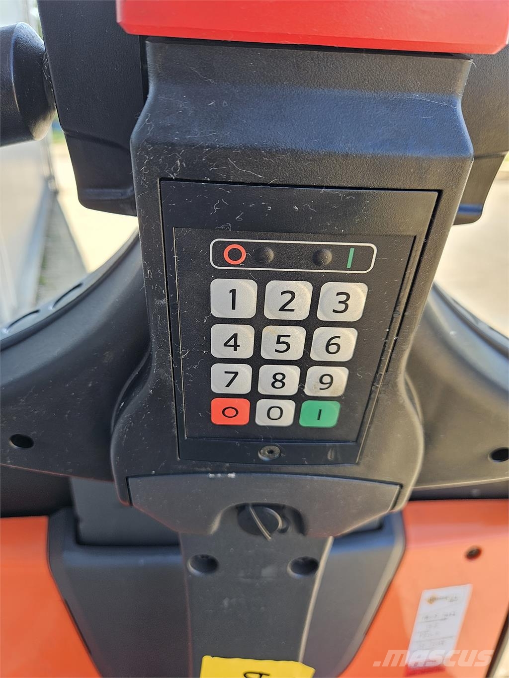 BT LWE 140 Παλετοφόρα πεζού χειριστή με ιστό