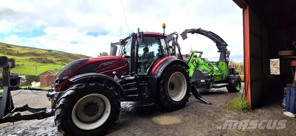 Heizohack HM 10-500KF /Valtra T234 Versu 4WD tractor Drobilice drva / čiperi