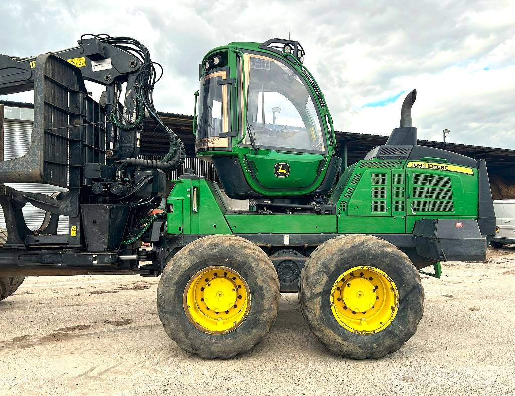 John Deere 1210G Timber Forwarder شاحنات
