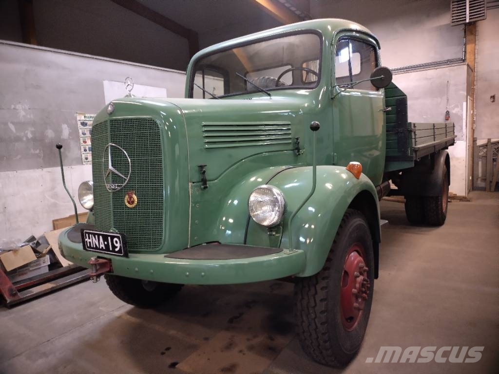 Mercedes-Benz 4x4 Kippilava,museo rekisterissä Camiões basculantes