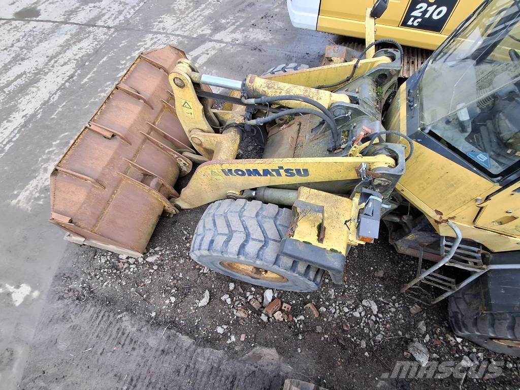 Komatsu WA 320-5 Pale gommate