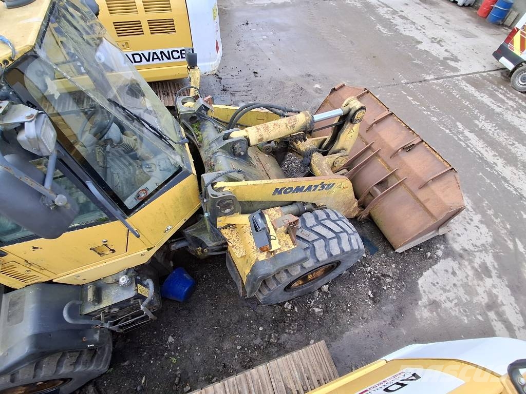 Komatsu WA 320-5 Pale gommate