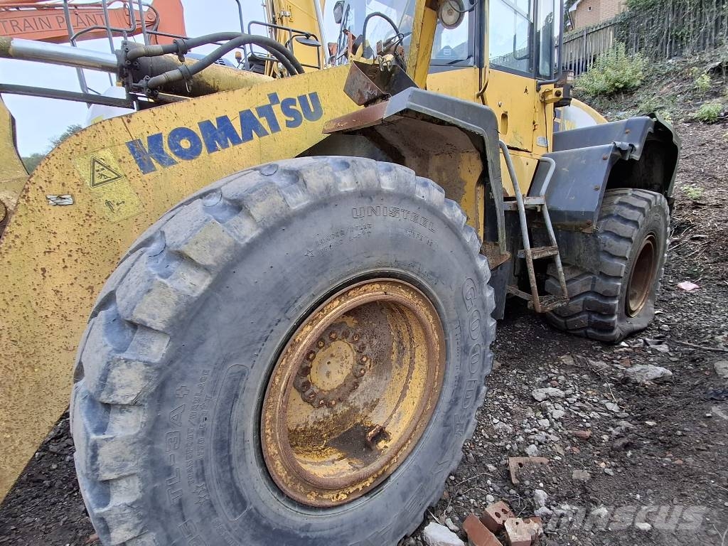 Komatsu WA 320-5 Pale gommate