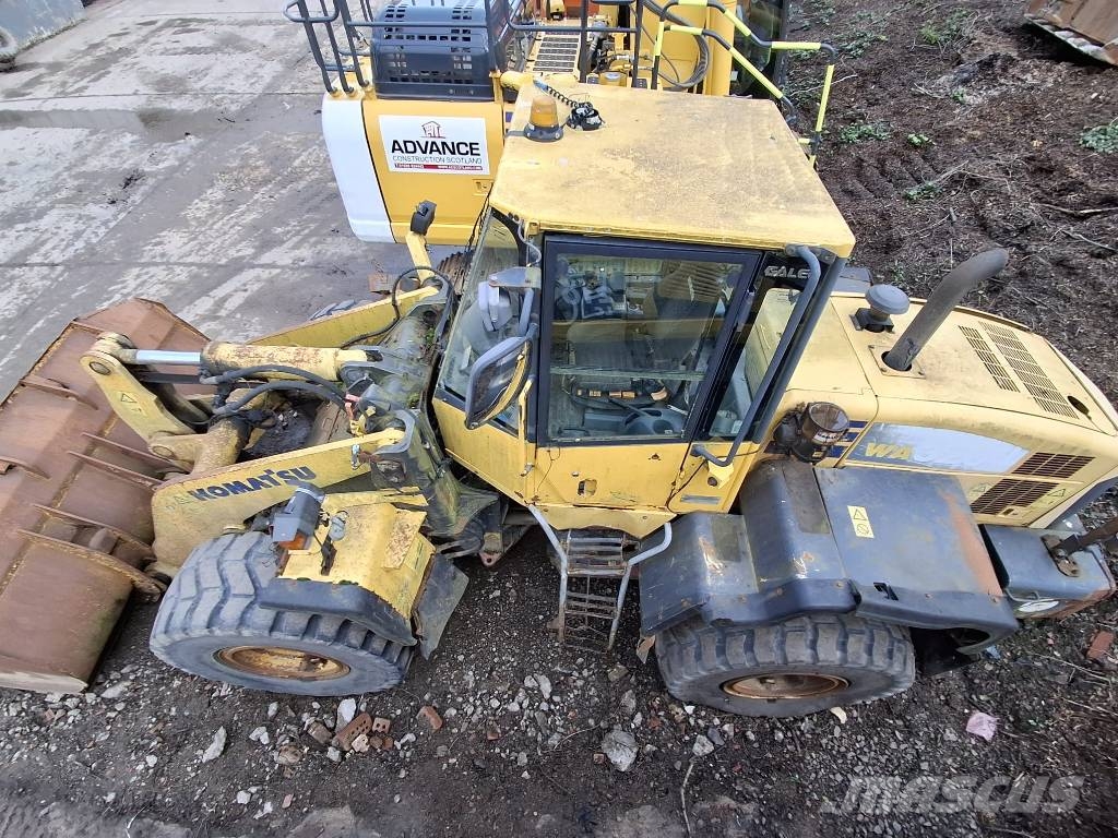 Komatsu WA 320-5 Pale gommate