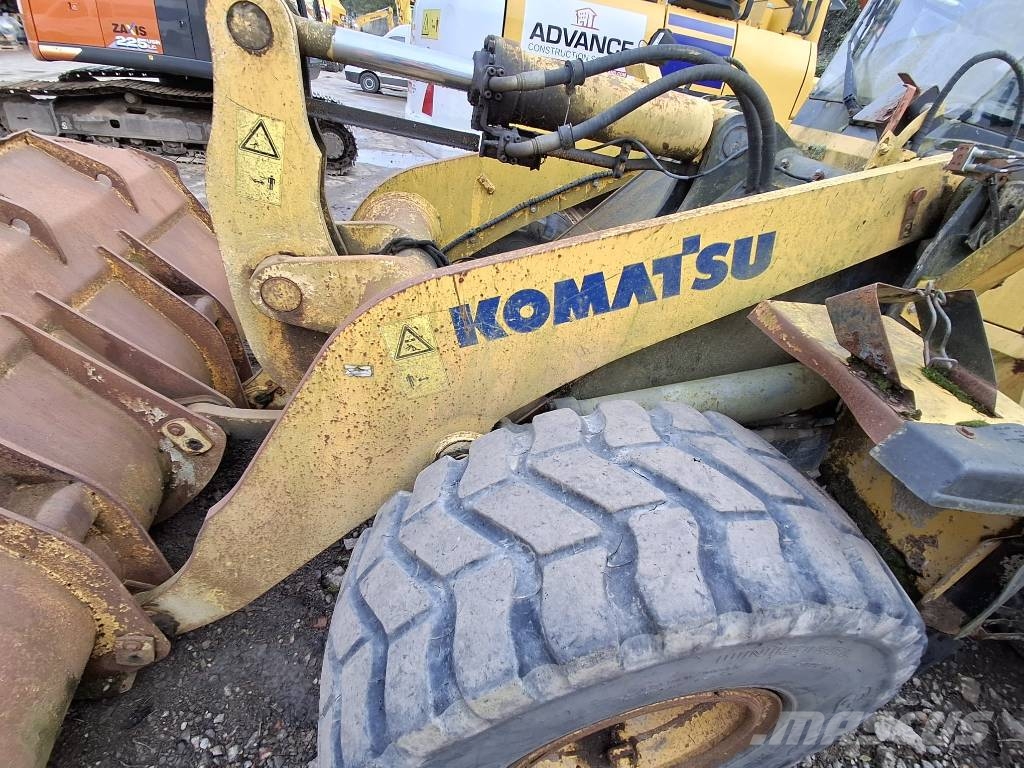 Komatsu WA 320-5 Pale gommate