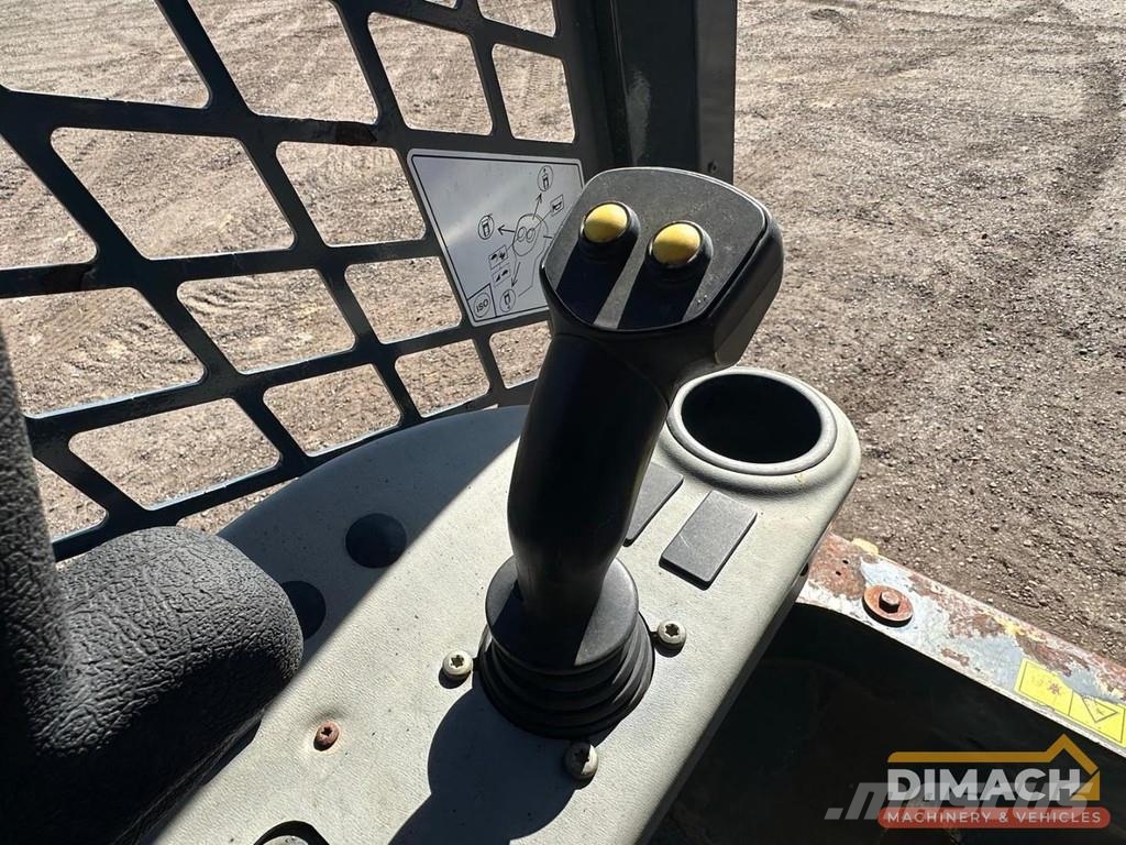 Mustang 2100RT joystick control - high flow - 908 hours - 輪胎式裝載機