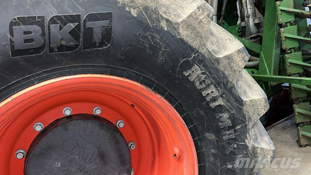 CLAAS Xerion 4000 Mestverspreider