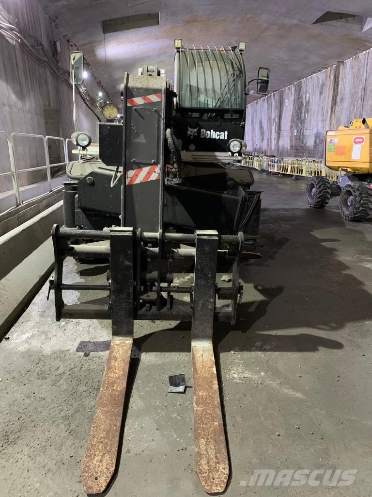 Bobcat Telehandler TR50210 テレスコーピックハンドラー