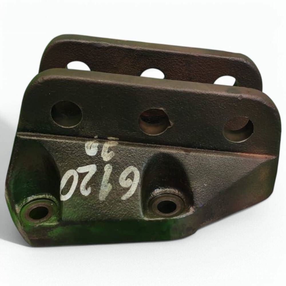 Hintere Hubhalterung L78801 John Deere 6120 Ausleger