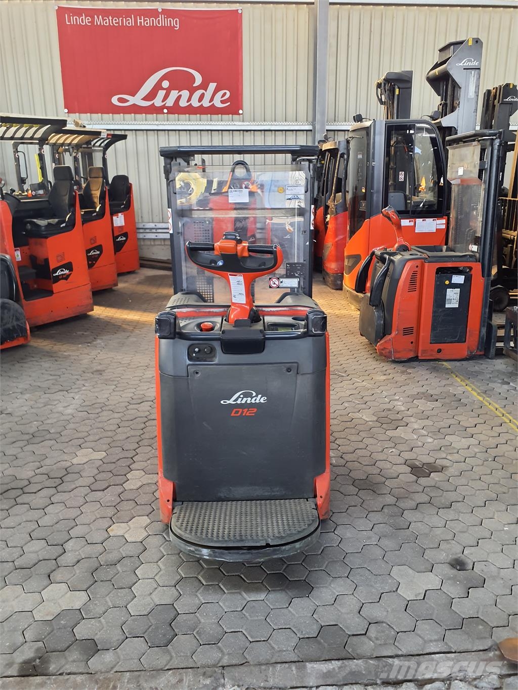 Linde D12AP شاحنات مناولة ذاتية الدفع