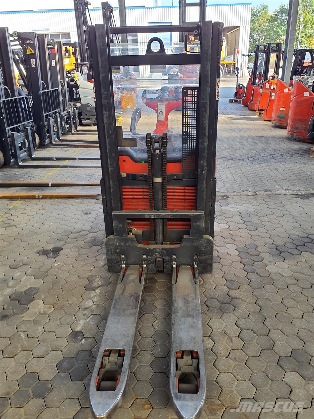 Linde D12AP Apiladores eléctricos autopropulsados