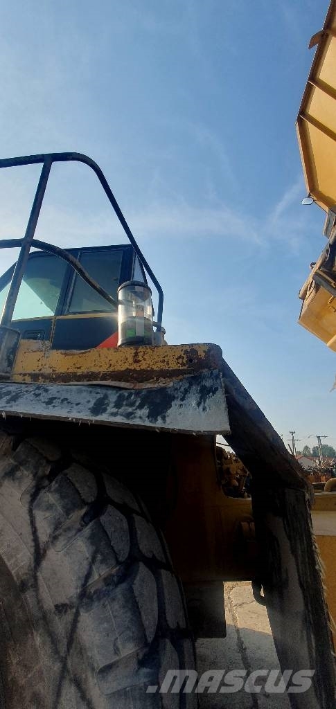 CAT 772 Atliekų išvežimo technika
