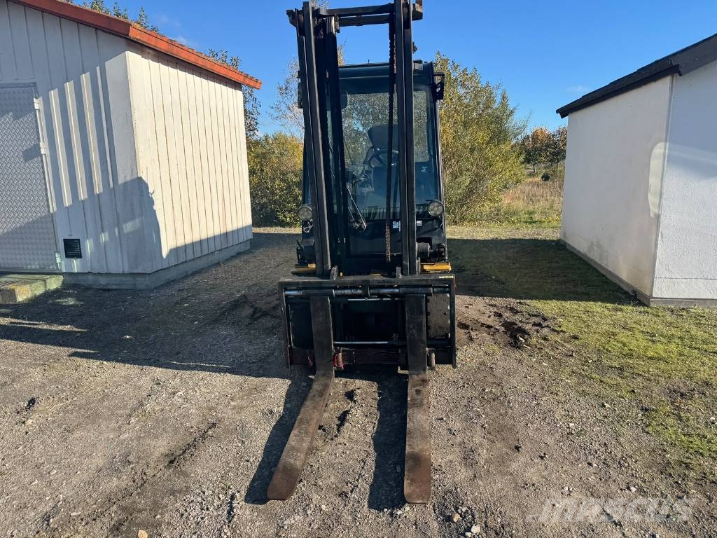 CAT DP 25 N Dīzeļa autoiekrāvēji