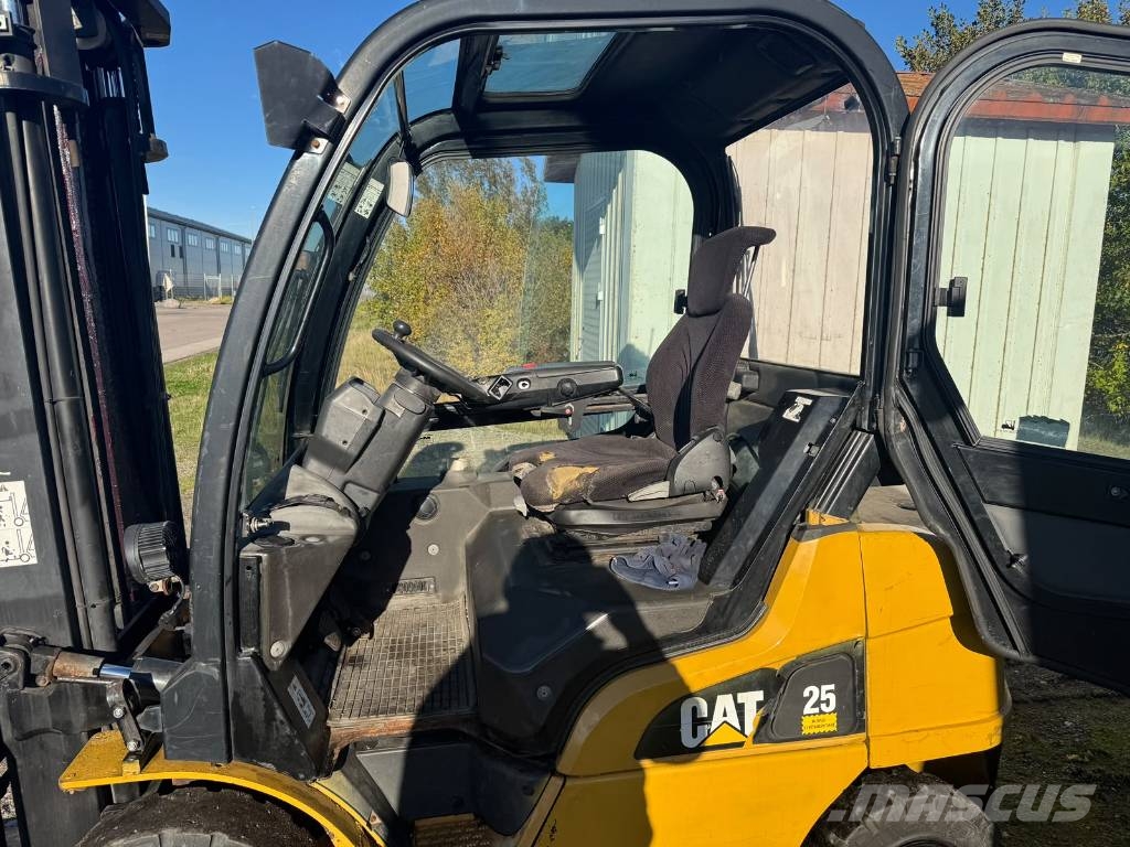 CAT DP 25 N Dīzeļa autoiekrāvēji
