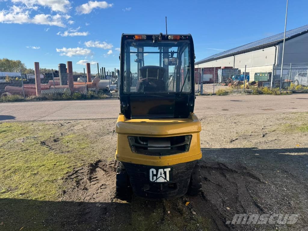 CAT DP 25 N Dīzeļa autoiekrāvēji
