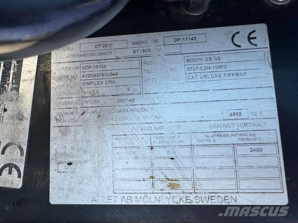 CAT DP 25 N Dīzeļa autoiekrāvēji
