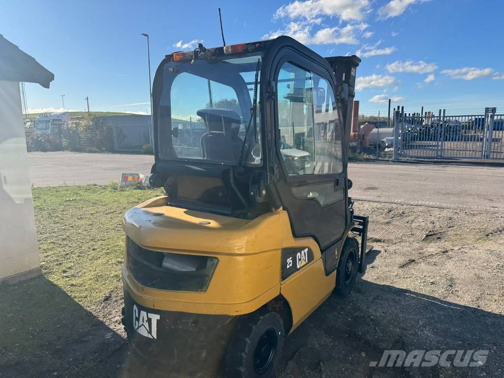CAT DP 25 N Dīzeļa autoiekrāvēji