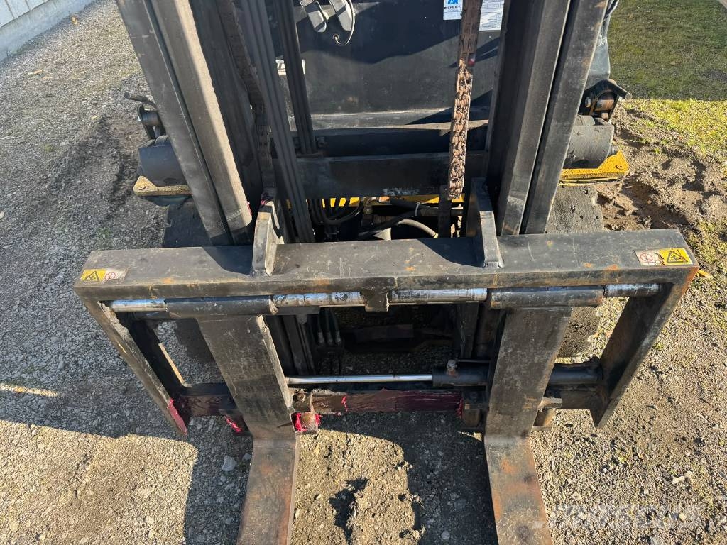 CAT DP 25 N Dīzeļa autoiekrāvēji