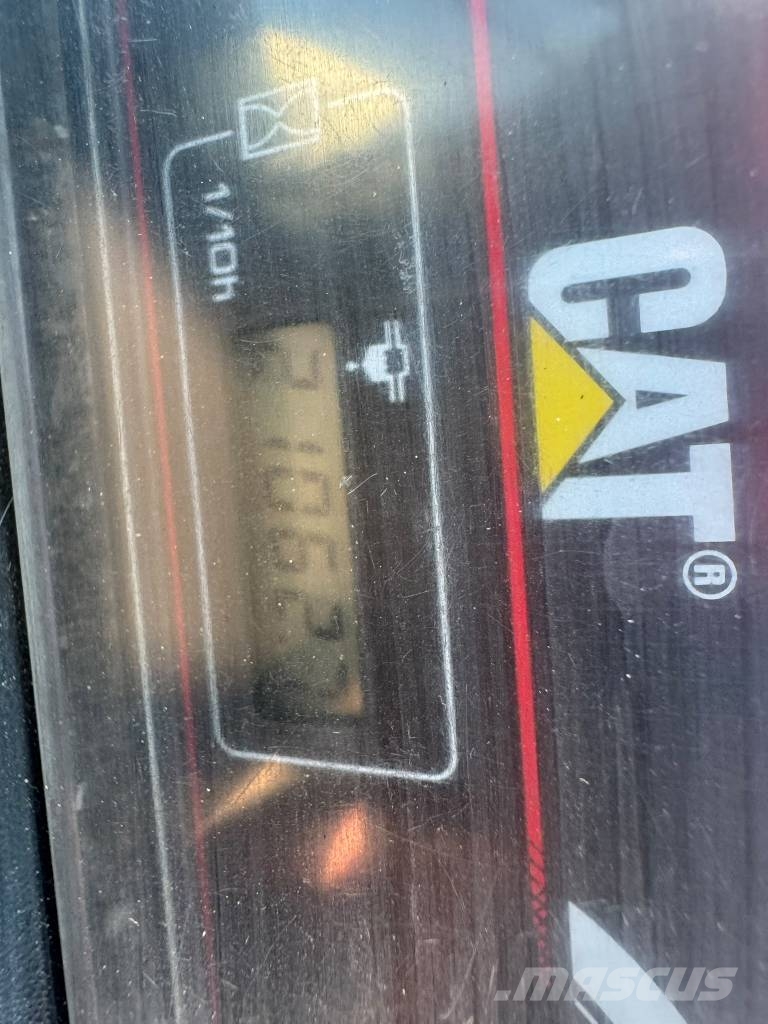 CAT DP 25 N Dīzeļa autoiekrāvēji