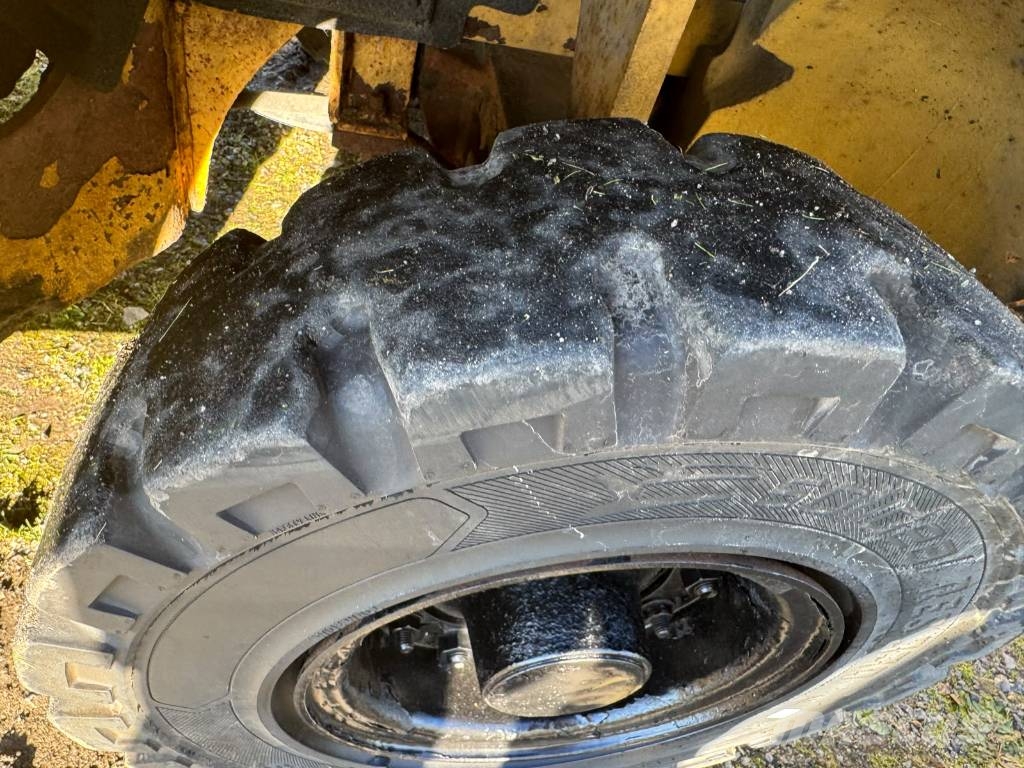 CAT DP 25 N Dīzeļa autoiekrāvēji