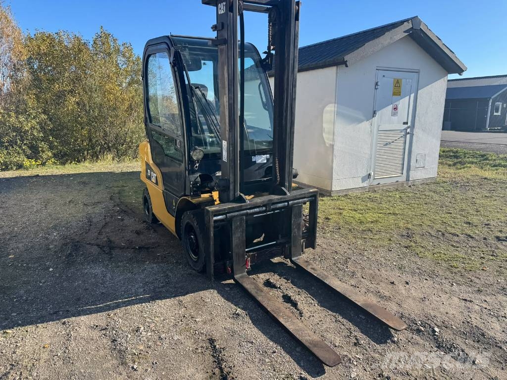 CAT DP 25 N Dīzeļa autoiekrāvēji