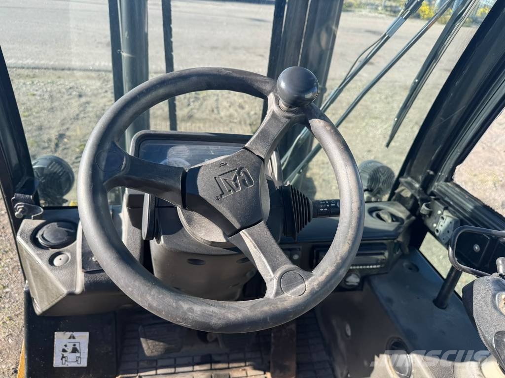 CAT DP 25 N Dīzeļa autoiekrāvēji